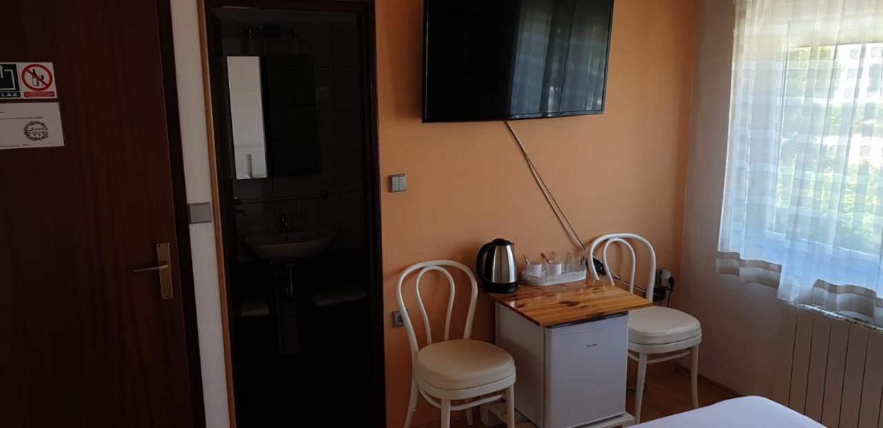 Apartments And Rooms Ivana Krk Town Exterior foto